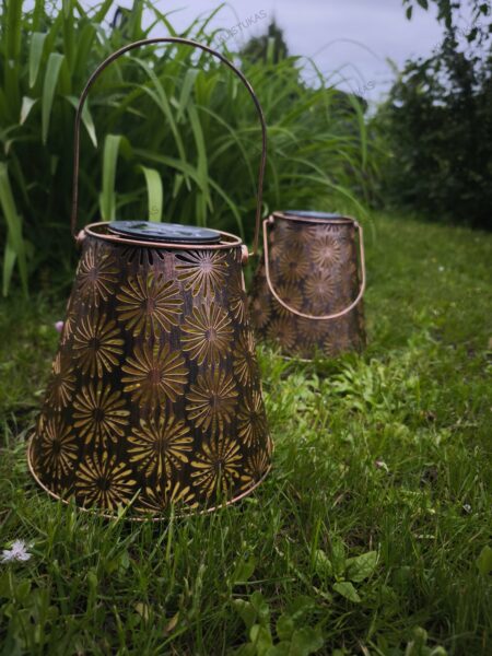 Saulės šviestuvas su ornamentu