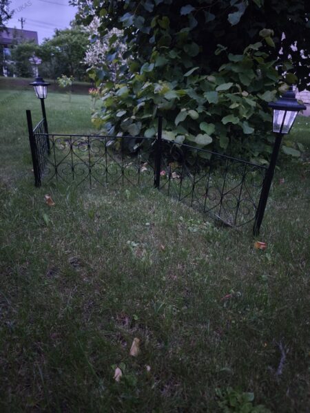 Tvorelė su saulės žibintais
