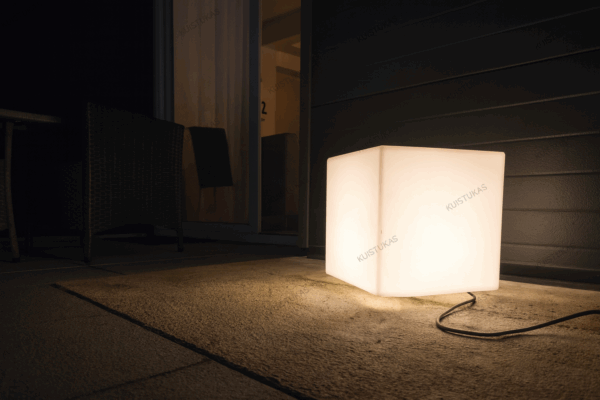 Šviečiantis dekoratyvinis kubas 'White Cube'
