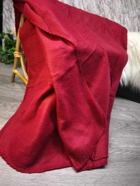 Raudonas pledas „Crimson Cozy“