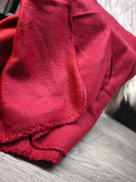 Pledas 'Crimson Cozy' - Vaizdas 2