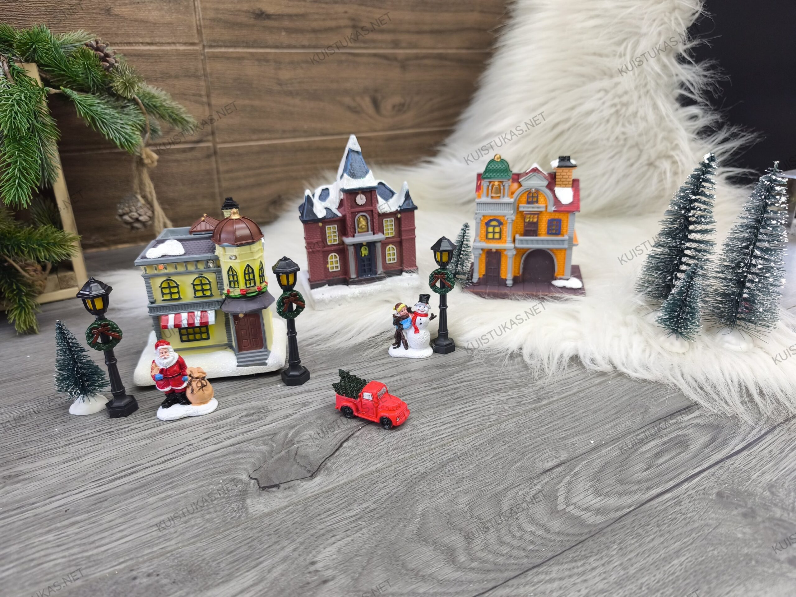 14 daliū Kalėdinis miestelis „Holiday Village“