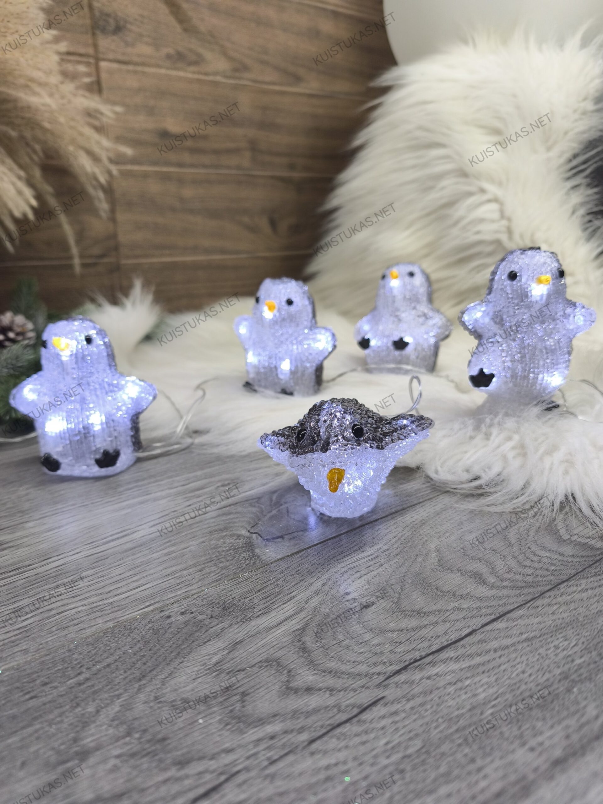 Akrilinė dekoracija 'Crystal Penguins'