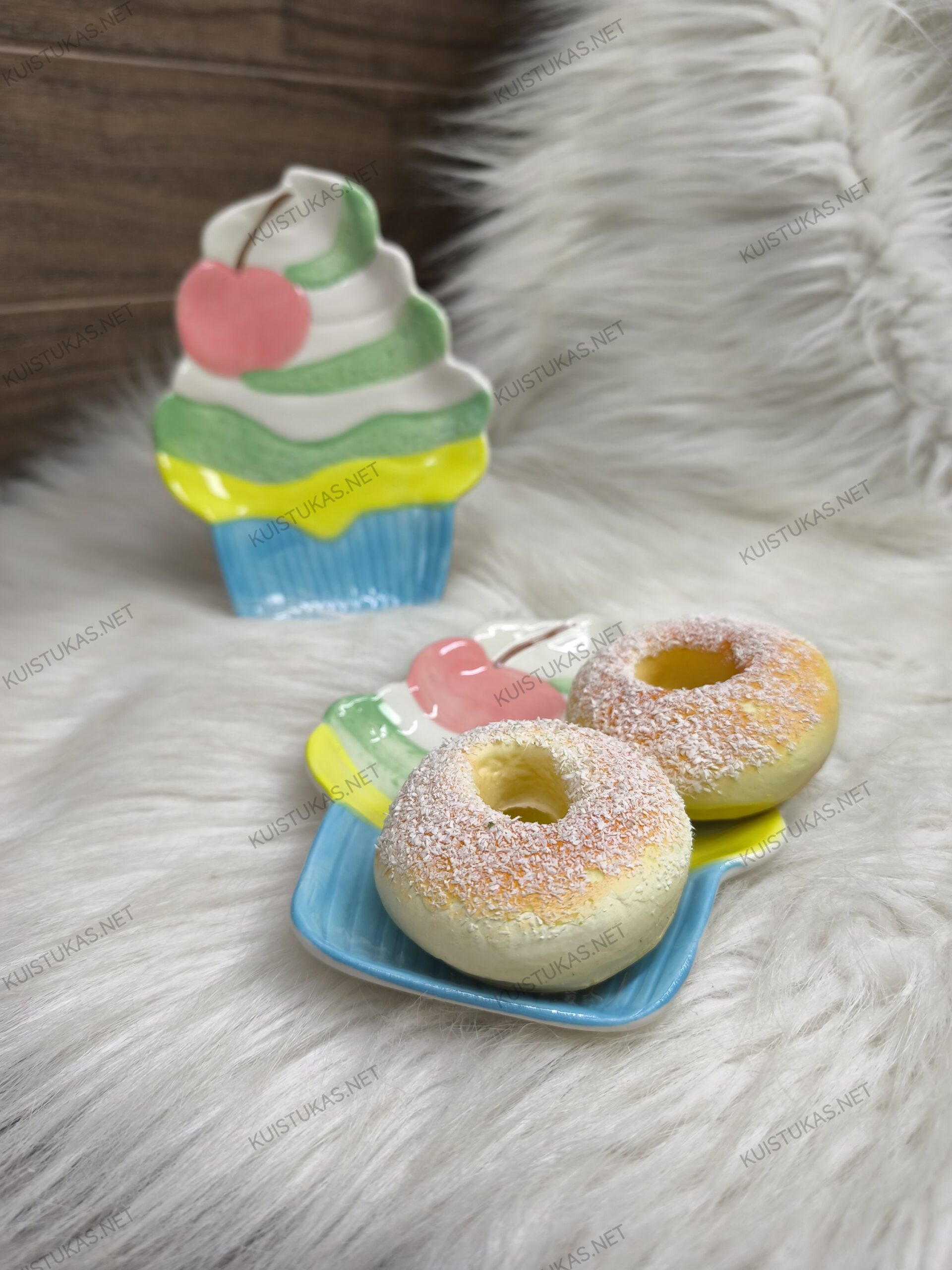 Dekoratyvinė lėkštė 'Keksiukas su vyšnia'