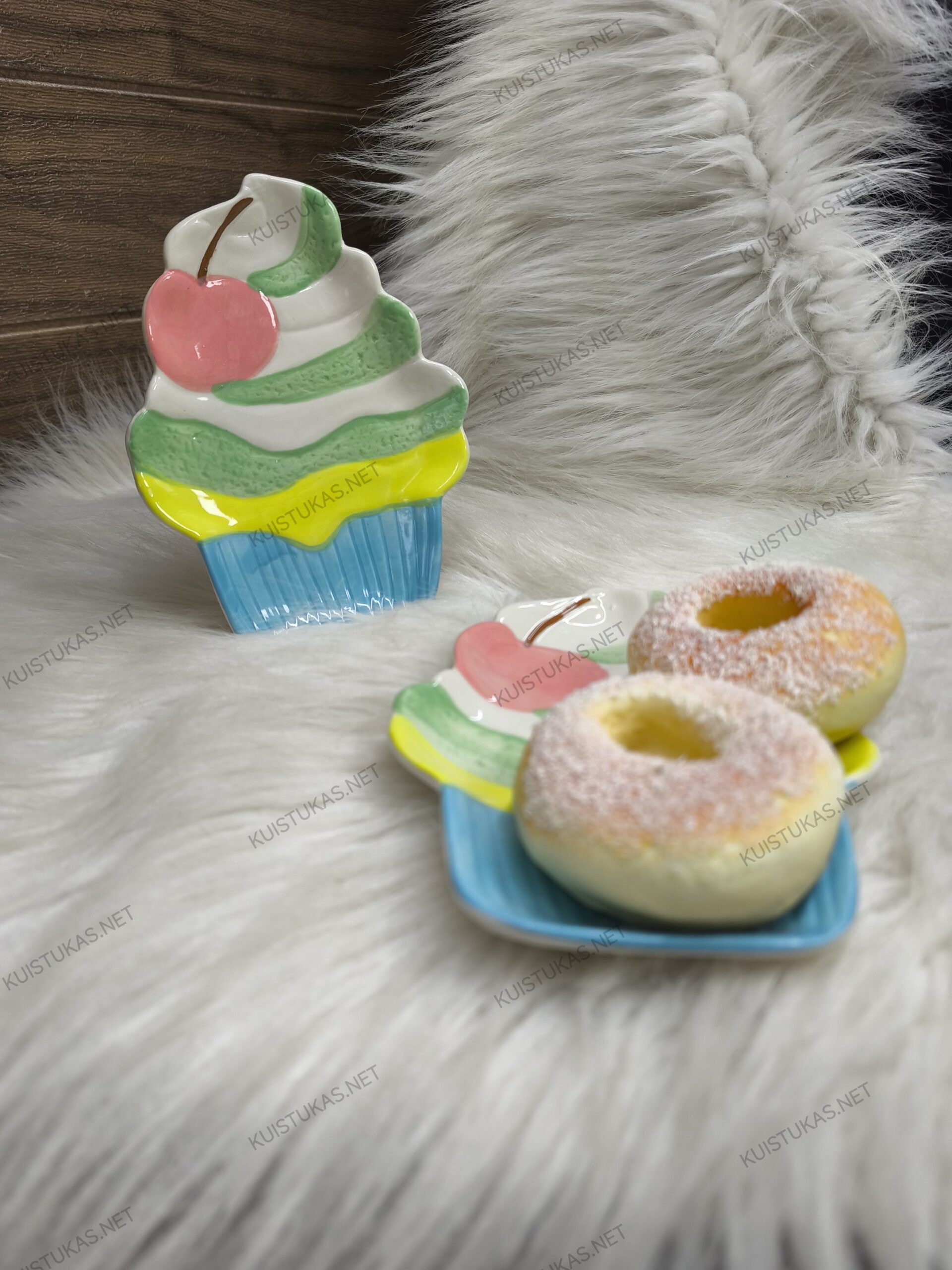 Dekoratyvinė lėkštė 'Keksiukas su vyšnia' - Vaizdas 3