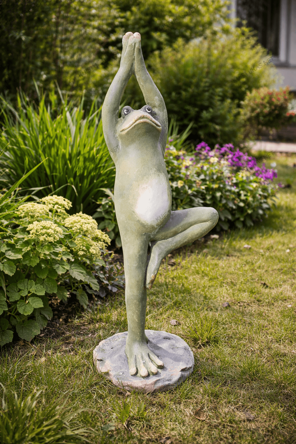 Sodo skulptūra 'Balanso varlė' - Vaizdas 3